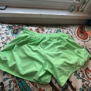 Lululemon 4” low rise Scream Green Light hotty hots great condition